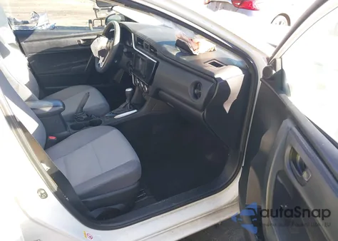 2018 Toyota Corolla L z USA, uszkodzony, nr VIN 2T1BURHE0JC965613